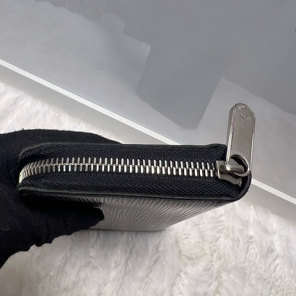 LOUIS VUITTON-CA0123 Black Epi Leather Zippy Wallet - Picture 5 of 14
